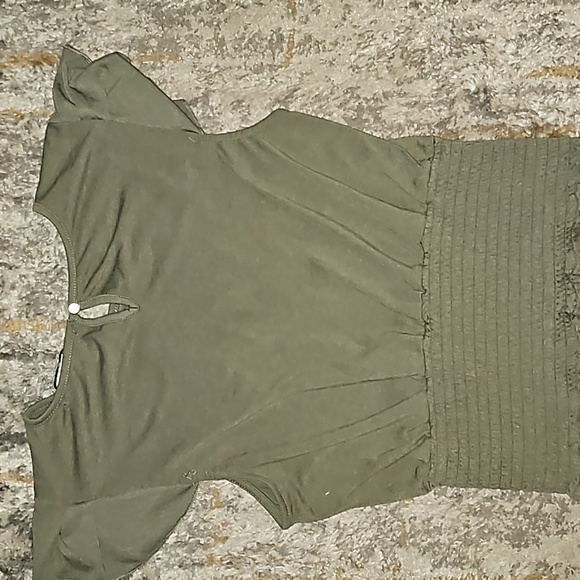American Rag olive green smocked flutter sleeve top size Large - Picture 5 of 5